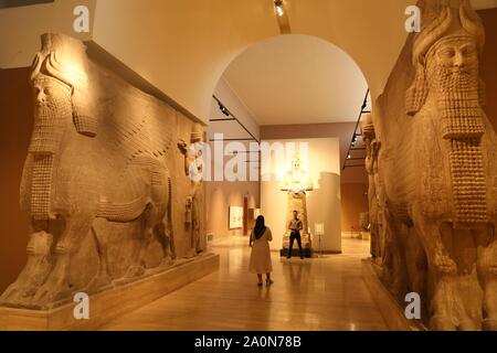 (190921) - Bagdad, Sept. 21, 2019 (Xinhua) - Besucher sind im irakischen Nationalmuseum in Bagdad gesehen, Hauptstadt des Irak, Sept. 19, 2019. (Xinhua / Zhang Miao) Stockfoto