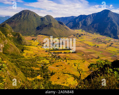 Panoramablick auf Pululahua Vulkan, einer der größten bewohnten Krater der Welt, Ecuador Stockfoto