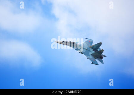 Nowosibirsk, Russland, 31. Juli 2016, Flugplatz Mochishche, lokale Air Show, Kunstflugstaffel VKS 'Russian Falcons' Su-30SM, russische Kampfflugzeuge Stockfoto