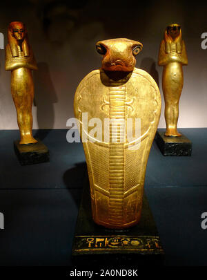 Das ägyptische Museum in Kairo, Ägypten: goldenen Statuen aus dem Tutankamon Grab Stockfoto