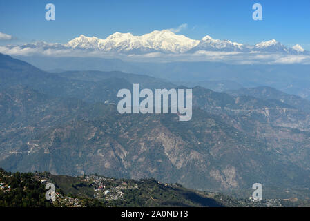 Die natürliche Schönheit der weißen Berge, Himalaya, spektakuläre Sicht auf die Darjeeling, West Bengalen - Indien Stockfoto