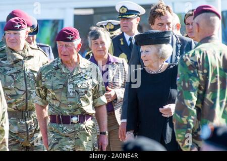 Ede, Niederlande. 21 Sep, 2019. Prinzessin Beatrix der Niederlande und Charles, der Prinz von Wales an der Ginkelse Heide in der Nähe von Ede, am 21. September 2019, zu den Gedenkfeiern in den Niederlanden markiert den 75. Jahrestag der Schlacht von Arnheim, Operation Market GardenCredit: Albert Nieboer/Niederlande/Point de Vue |/dpa/Alamy Leben Nachrichten teilnehmen Stockfoto