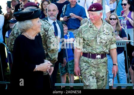 Ede, Niederlande. 21 Sep, 2019. Prinzessin Beatrix der Niederlande und Charles, der Prinz von Wales an der Ginkelse Heide in der Nähe von Ede, am 21. September 2019, zu den Gedenkfeiern in den Niederlanden markiert den 75. Jahrestag der Schlacht von Arnheim, Operation Market GardenCredit: Albert Nieboer/Niederlande/Point de Vue |/dpa/Alamy Leben Nachrichten teilnehmen Stockfoto