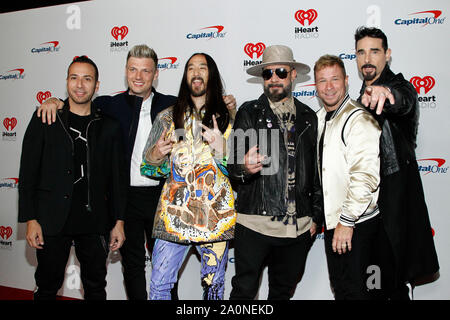 Die Backstreet Boys und Musiker Steve Aoki (Mitte) kommt für die iHeartRadio Musikfestival auf der T-Mobile Arena in Las Vegas, Nevada am Freitag, 20. September 2019. Foto von James Atoa/UPI Stockfoto