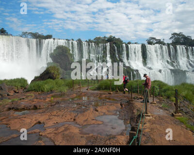 Iguazu/Argentinien - 05. Mai 2016: die Iguazu Wasserfälle in Argentinien und Brasilien Stockfoto