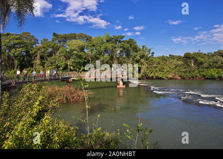 Iguazu/Argentinien - 05. Mai 2016: die Iguazu Wasserfälle in Argentinien und Brasilien Stockfoto