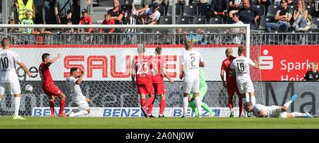 Sandhausen, Deutschland. 21 Sep, 2019. firo: 21.09.2019, Fußball, 2.Bundesliga, Saison 2019/2020, SV Sandhausen - VfL Bochum Ziel auf 1:1 für Sandhausen durch Bouhaddouz | Verwendung der weltweiten Kredit: dpa/Alamy leben Nachrichten Stockfoto