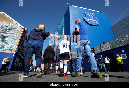 Everton fans Anreisen vor der Premier League Spiel im Goodison Park, Liverpool. Stockfoto