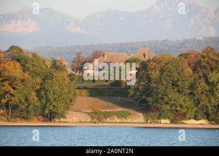 Blick auf das Chateau de Ripaiile vom Genfer See gesehen Stockfoto