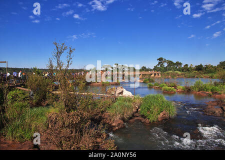 Iguazu/Argentinien - 05. Mai 2016: die Iguazu Wasserfälle in Argentinien und Brasilien Stockfoto