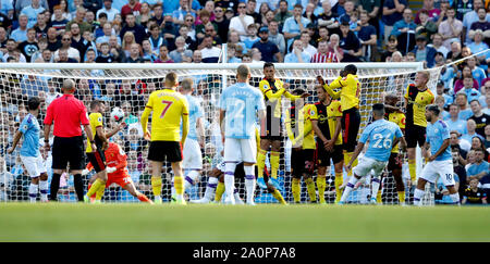 Von Manchester City Riyad Mahrez (26) Kerben dritten Ziel seiner Seite des Spiels während der Premier League Match an der Etihad Stadium, Manchester. Stockfoto