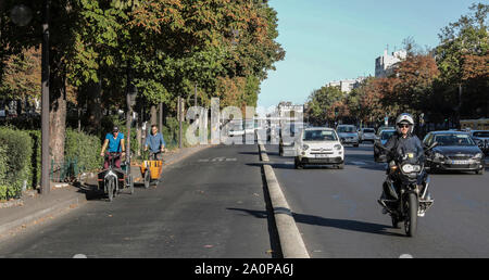 Lastenräder ÄNDERN DER URBANEN LANDSCHAFT IN PARIS. Stockfoto