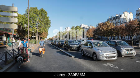 Lastenräder ÄNDERN DER URBANEN LANDSCHAFT IN PARIS. Stockfoto