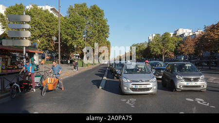 Lastenräder ÄNDERN DER URBANEN LANDSCHAFT IN PARIS. Stockfoto