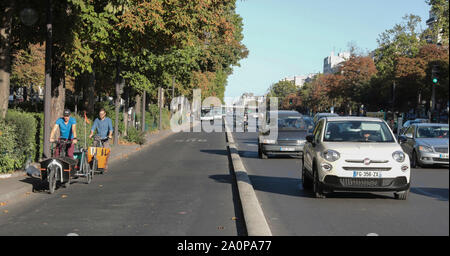 Lastenräder ÄNDERN DER URBANEN LANDSCHAFT IN PARIS. Stockfoto