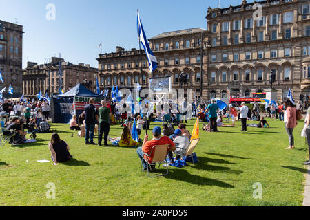 Glasgow, Schottland, Großbritannien. 21 Sep, 2019. Kampagne zur Unterstützung der schottischen Unabhängigkeit sammeln für eine Kundgebung auf dem George Square. Die Rallye war der Final Countdown berechtigt und wurde von der Gruppe Hoffnung über Furcht organisiert. Credit: Skully/Alamy leben Nachrichten Stockfoto