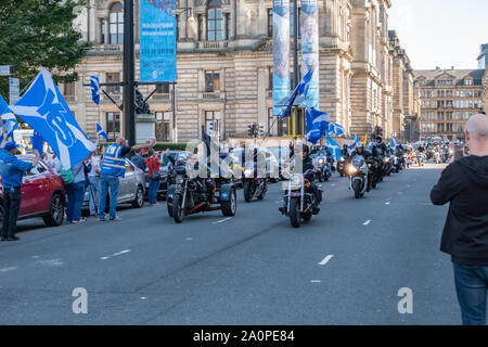 Glasgow, Schottland, Großbritannien. 21. September 2019. Biker melden Sie Mitkämpfer für die schottische Unabhängigkeit, wie sie für eine Kundgebung auf dem George Square sammeln. Die Rallye war der Final Countdown berechtigt und wurde von der Gruppe Hoffnung über Furcht organisiert. Credit: Skully/Alamy leben Nachrichten Stockfoto