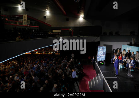 Newport, Wales, UK. 21 Sep, 2019. Newport, Wales, UK, 21. September 2019. Nigel Farage, Mdep während des Brexit Parteitag im Neon Theater in Newport, Wales, Teil der Tour von Brexit Party Veranstaltungen in ganz Großbritannien. Credit: Mark Hawkins/Alamy leben Nachrichten Stockfoto