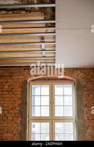 In mühevoller Arbeit ein altes Haus wird wieder hergestellt Stockfoto