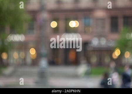 Abstract im städtischen Hintergrund mit unscharfen Gebäude und Straßen, flache Tiefenschärfe. Stockfoto