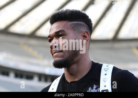 Newcastle, UK. 21 Sep, 2019. NEWCASTLE UPON TYNE, ENGLAND Newcastle United Joelinton kommt, bevor die Premier League Match zwischen Newcastle United und Brighton und Hove Albion am St. James's Park, Newcastle am Samstag, den 21. September 2019. (Credit: Steven Hadlow | MI Nachrichten) das Fotografieren dürfen nur für Zeitung und/oder Zeitschrift redaktionelle Zwecke verwendet werden, eine Lizenz für die gewerbliche Nutzung Kreditkarte erforderlich: MI Nachrichten & Sport/Alamy leben Nachrichten Stockfoto