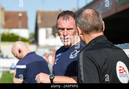 London, GB, 21. September 2019 - Bristol Rovers manager Graham Coughlan während der Sky Bet League ein Fußballspiel zwischen AFC Wimbledon und Bristol Rovers im Cherry Red Records Stadion - nur für den redaktionellen Gebrauch bestimmt. Kein Merchandising. Für Fußball Bilder FA und Premier League Einschränkungen keine Internet/Mobile Nutzung ohne fapl Lizenz - für Details Kontakt Fußball Dataco Inc.. Foto: Simon Dack TPI/Alamy leben Nachrichten Stockfoto