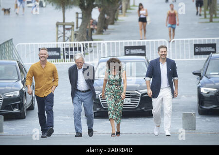 September 21, 2019, Madrid, Madrid, Spanien: Christos Loulis, Alexandros Bourdoumis, Valeria Golino, Costa-Gavras besucht "Erwachsene im Zimmer' Fotoshooting während 67th San Sebastian Film Festival im Kursaal Palast am 21. September 2019 in San Sebastian, Spanien (Bild: © Jack Abuin/ZUMA Draht) Stockfoto