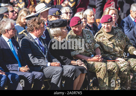 Ede, Niederlande. 21 Sep, 2019. Ginkelse Heide, Airborne gedenken Ede, Prinzessin Beatrix der Niederlande und Prinz Charles während der 75 st Airborne gedenken Credit: Pro Schüsse/Alamy leben Nachrichten Stockfoto