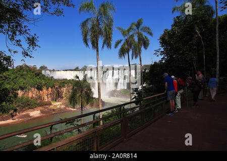 Iguazu/Argentinien - 05. Mai 2016: die Iguazu Wasserfälle in Argentinien und Brasilien Stockfoto