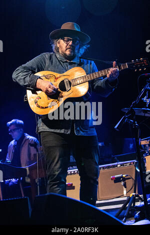 Mailand Italien. 19. September 2019. Die amerikanische Alternative Rock Band WILCO führt live auf der Bühne Fabrique während der "Ode an die Freude Tour". Stockfoto