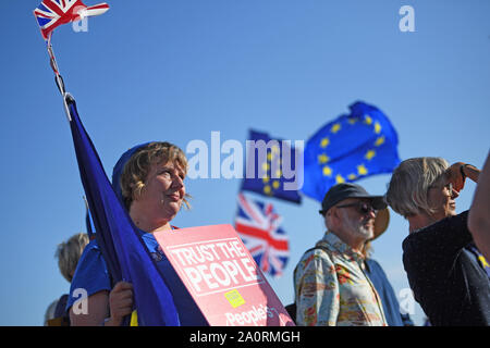 Demonstranten während der Anti-Brexit' Vertrauen im Volk" März und Rallye in der Bevölkerung??? s Abstimmung Kampagne während der Konferenz der Labour Party in Brighton. Stockfoto