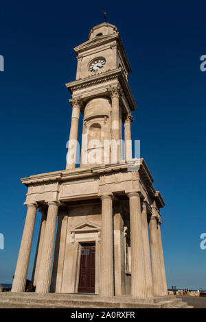 Der Uhrturm in Herne Bay an der Küste von Kent im Spätsommer Stockfoto