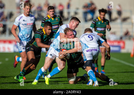 Salford, UK. 21. September 2019; AJ Bell Stadium, Salford, Greater Manchester, England; English Premiership Rugby, Verkauf Haifische gegen Northampton Saints; Mitch Eadie von Northampton Saints wird von Chris Ashton der Verkauf Haifische Kredit angegangen: Aktion Plus Sport Bilder/Alamy leben Nachrichten Stockfoto