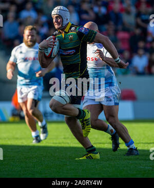 Salford, UK. 21. September 2019; AJ Bell Stadium, Salford, Greater Manchester, England; English Premiership Rugby, Verkauf Haifische gegen Northampton Saints; Alex Coles von Northampton Saints läuft in einem versuchen Credit: Aktion Plus Sport Bilder/Alamy leben Nachrichten Stockfoto