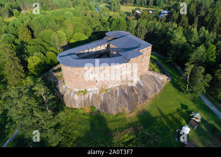 Mittelalterliche Burg Raseborg im Sommer Landschaft (Luftaufnahmen). Snapertuna, Finnland Stockfoto