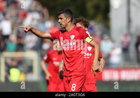 Sandhausen, Deutschland. 21 Sep, 2019. firo: 21.09.2019, Fußball, 2.Bundesliga, Saison 2019/2020, SV Sandhausen - VfL Bochum 1:1 Anthony LOSILLA, Bochum, Geste | Quelle: dpa/Alamy leben Nachrichten Stockfoto