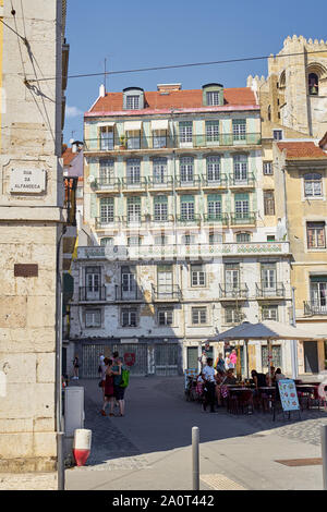 Lissabon, Portugal - 27. August 2019: traditionelle Gebäude Fassaden im historischen Zentrum von Lissabon Stockfoto