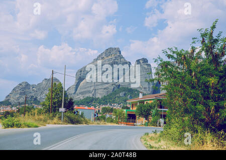 Stadt Meteora, Griechische Republik. Berge und Orte der Anbetung, Kirche und Schreine. 12. 19.09.2019. Reisen Foto. Stockfoto