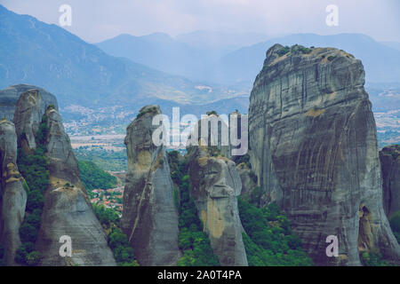 Stadt Meteora, Griechische Republik. Große Berge und Orte der Anbetung und Schreine. 12. 19.09.2019. Reisen Foto. Stockfoto