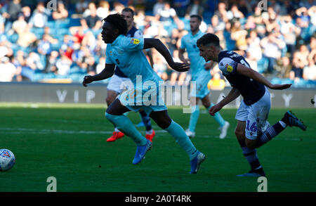 London, Großbritannien. 21 Sep, 2019. Queens Park Rangers' Eberechi Eze während Englisch Sky Bet Meisterschaft zwischen Millwall und Queens Park Rangers an der Höhle, London, England am 21. September 2019 Quelle: Aktion Foto Sport/Alamy leben Nachrichten Stockfoto