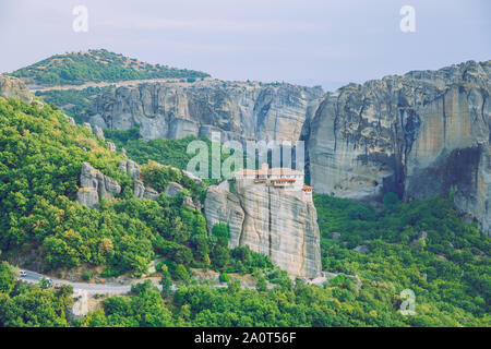 Stadt Meteora, Griechische Republik. Berge und Orte der Anbetung, Kirche und Schreine. 12. 19.09.2019. Reisen Foto. Stockfoto