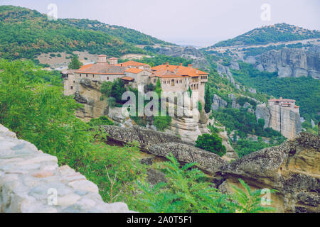 Stadt Meteora, Griechische Republik. Berge und Orte der Anbetung, Kirche und Schreine. 12. 19.09.2019. Reisen Foto. Stockfoto