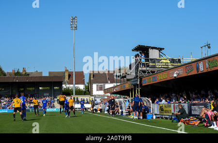 London, GB, 21. September 2019 - Der Himmel Wette Liga ein Fußballspiel zwischen AFC Wimbledon und Bristol Rovers im Cherry Red Records Stadion - nur für den redaktionellen Gebrauch bestimmt. Kein Merchandising. Für Fußball Bilder FA und Premier League Einschränkungen keine Internet/Mobile Nutzung ohne fapl Lizenz - für Details Kontakt Fußball Dataco Inc.. Foto: Simon Dack TPI/Alamy leben Nachrichten Stockfoto