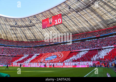 München, Deutschland. 21 Sep, 2019. Philippe COUTINHO, FCB 10 Fans Choreographie FC BAYERN MÜNCHEN - 1.FC Köln 4-0 - DFL-Bestimmungen verbieten die Verwendung von Fotografien als BILDSEQUENZEN und/oder quasi-VIDEO - 1. Deutsche Fussball Liga, München, 21. September 2019 Saison 2019/2020, Spieltag 05, FCB, München, Köln Quelle: Peter Schatz/Alamy leben Nachrichten Stockfoto