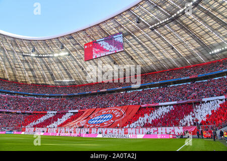 München, Deutschland. 21 Sep, 2019. Fans Choreographie FC BAYERN MÜNCHEN - 1.FC Köln 4-0 - DFL-Bestimmungen verbieten die Verwendung von Fotografien als BILDSEQUENZEN und/oder quasi-VIDEO - 1. Deutsche Fussball Liga, München, 21. September 2019 Saison 2019/2020, Spieltag 05, FCB, München, Köln Quelle: Peter Schatz/Alamy leben Nachrichten Stockfoto