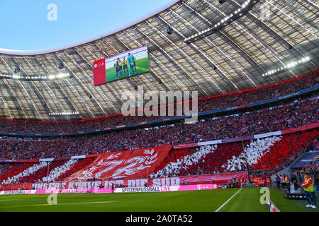 München, Deutschland. 21 Sep, 2019. Manuel Neuer, FCB 1 Fans Choreographie FC BAYERN MÜNCHEN - 1.FC Köln 4-0 - DFL-Bestimmungen verbieten die Verwendung von Fotografien als BILDSEQUENZEN und/oder quasi-VIDEO - 1. Deutsche Fussball Liga, München, 21. September 2019 Saison 2019/2020, Spieltag 05, FCB, München, Köln Quelle: Peter Schatz/Alamy leben Nachrichten Stockfoto