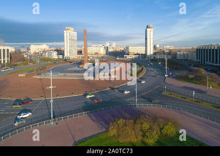 SAINT-Petersburg, Russland - November 05, 2018: Blick auf den Platz des Sieges an einem sonnigen November Morgen Stockfoto