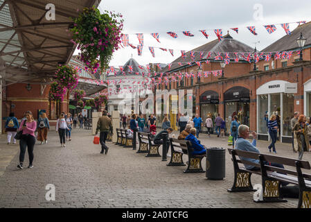 Menschen in Windsor Yards in Royal Windsor Station, England, Großbritannien Stockfoto