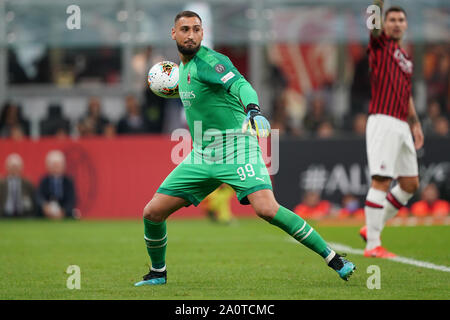 Mailand, Italien. 21 Sep, 2019. Mailand, Italien - 21 September: Torhüter Gianluigi Donnarumma von AC Mailand startet ein Spiel während der Seria ein Match zwischen AC Mailand vs FC Internazionale im Stadio San Siro, Stadio Giuseppe Meazza am 21. September 2019 in Mailand, Italien. Credit: Daniela Porcelli/SPP/Alamy leben Nachrichten Stockfoto