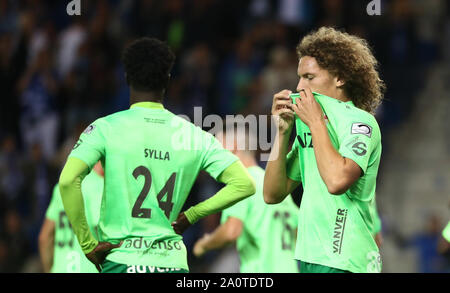 Genk, Belgien. 21 Sep, 2019. Wout Faes von Kv Oostende sieht während der Jupiler Pro League Spieltag 8 zwischen KRC Genk und KV Oostende am 21. September 2019 in Genk, Belgien niedergeschlagen. (Foto von Vincent Van Doornick/Isosport) Credit: Pro Schüsse/Alamy leben Nachrichten Stockfoto